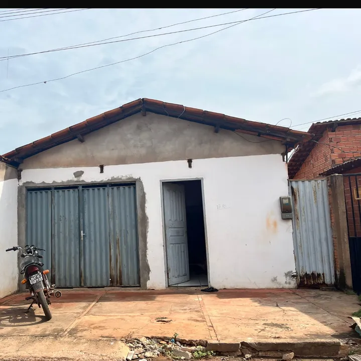 Casa com garagem em ótima localização