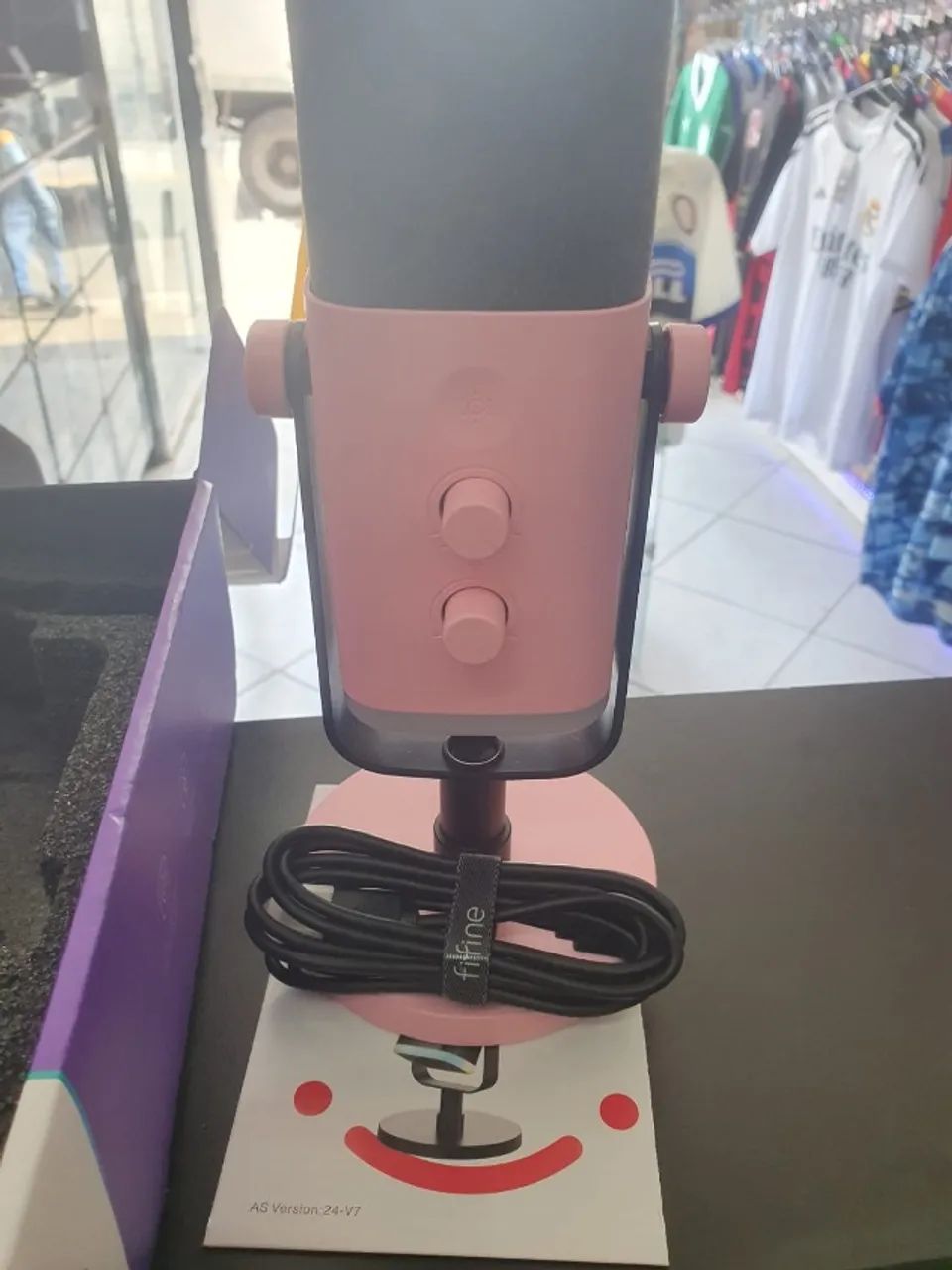 Microfone Dinâmico Gamer Fifine Ampligame Xlr Led Rgb Am8 - Foto 2