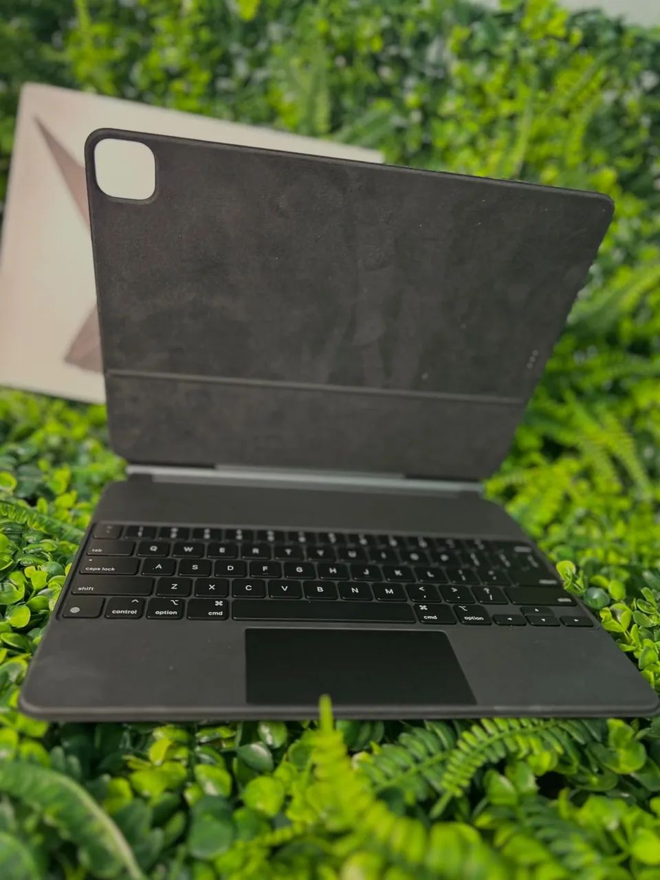 Magic Keyboard iPad   Black Modelo: A2480 12.9 polegadas Original Apple  - Foto 2