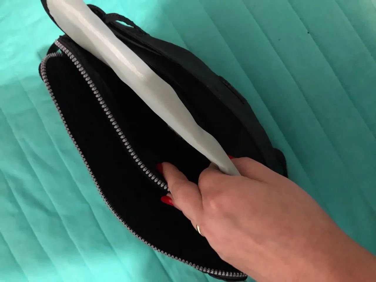 BOLSA KIPLING PRETA COM DIVISÓRIAS CABE IPAD  TABLET  - Foto 5