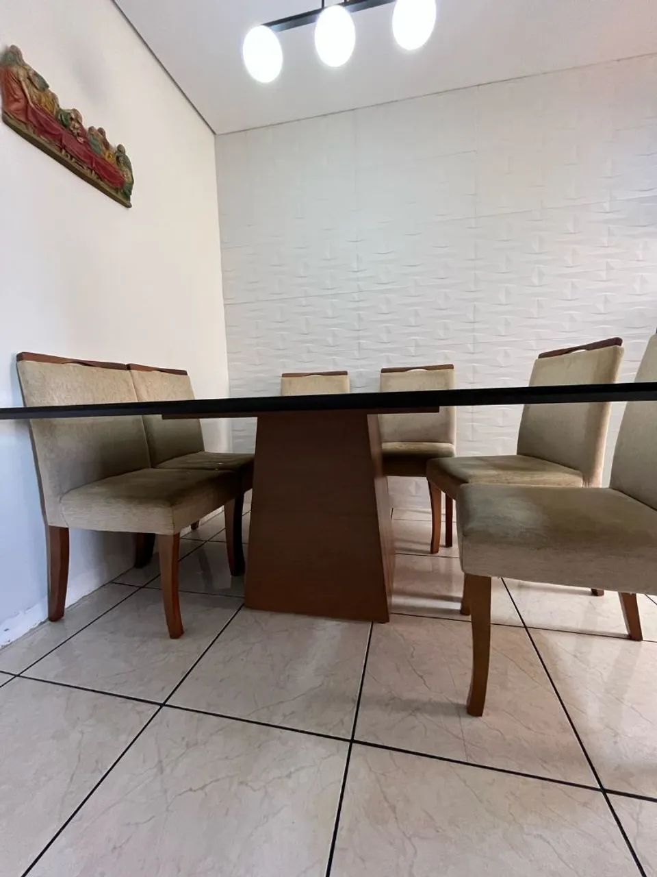 Mesa de Jantar em Madeira maciça com 8 Cadeiras - Foto 3