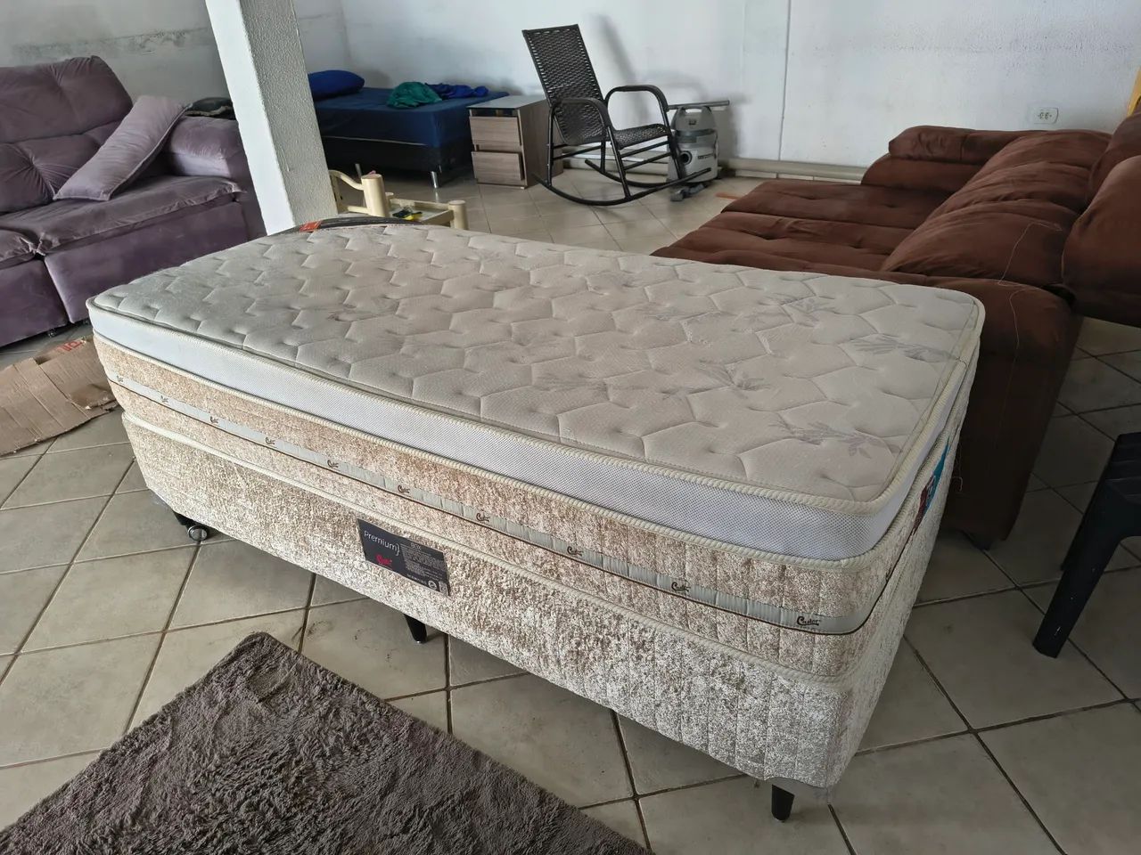Cama box solteiro castor base mais colchão molas ensacadas com rodinhas (entrego com taxa) - Foto 4