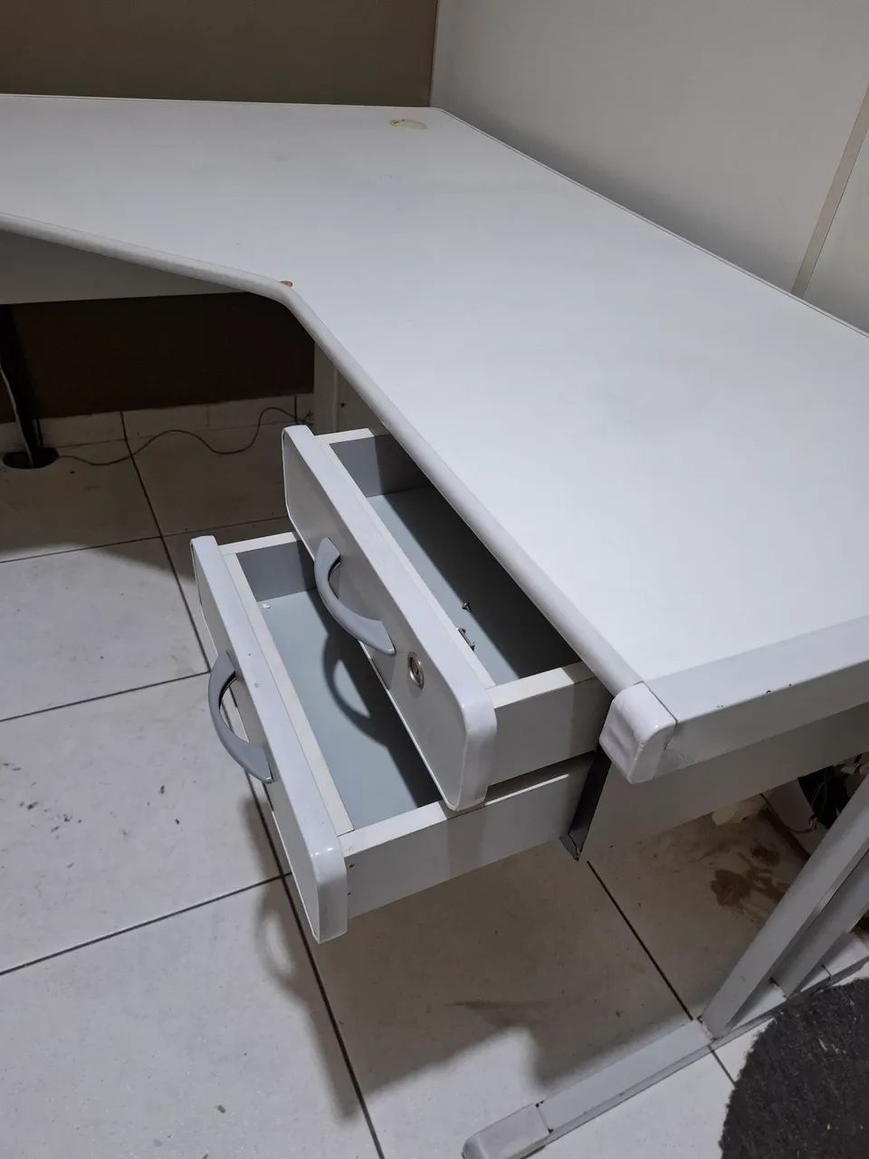 Mesa de escritório em L - Foto 3
