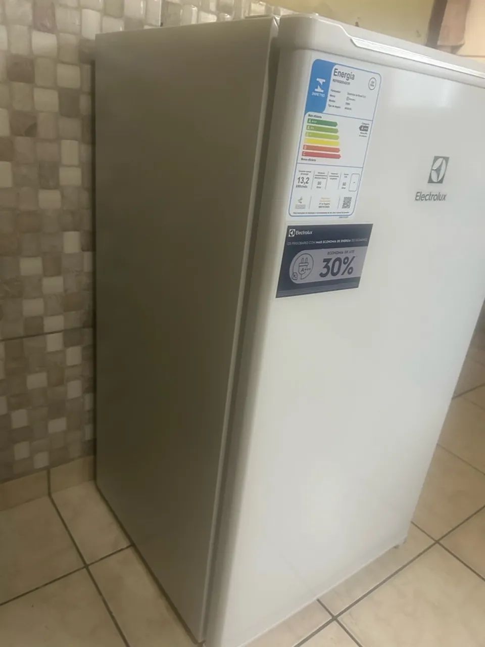 Frigobar Electrolux Efficient EM90 - Foto 5