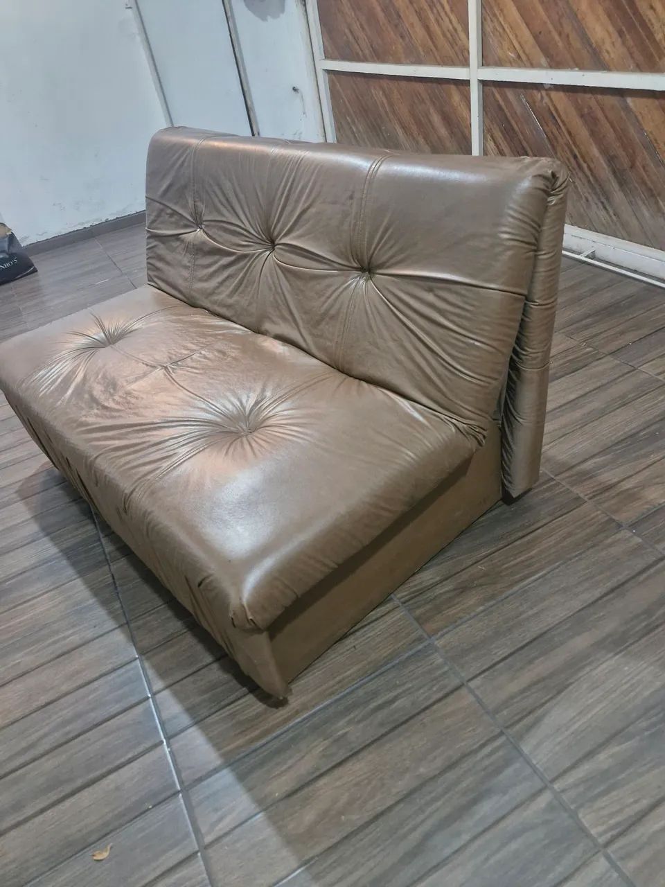Sofá cama casal em corino marrom - Foto 2