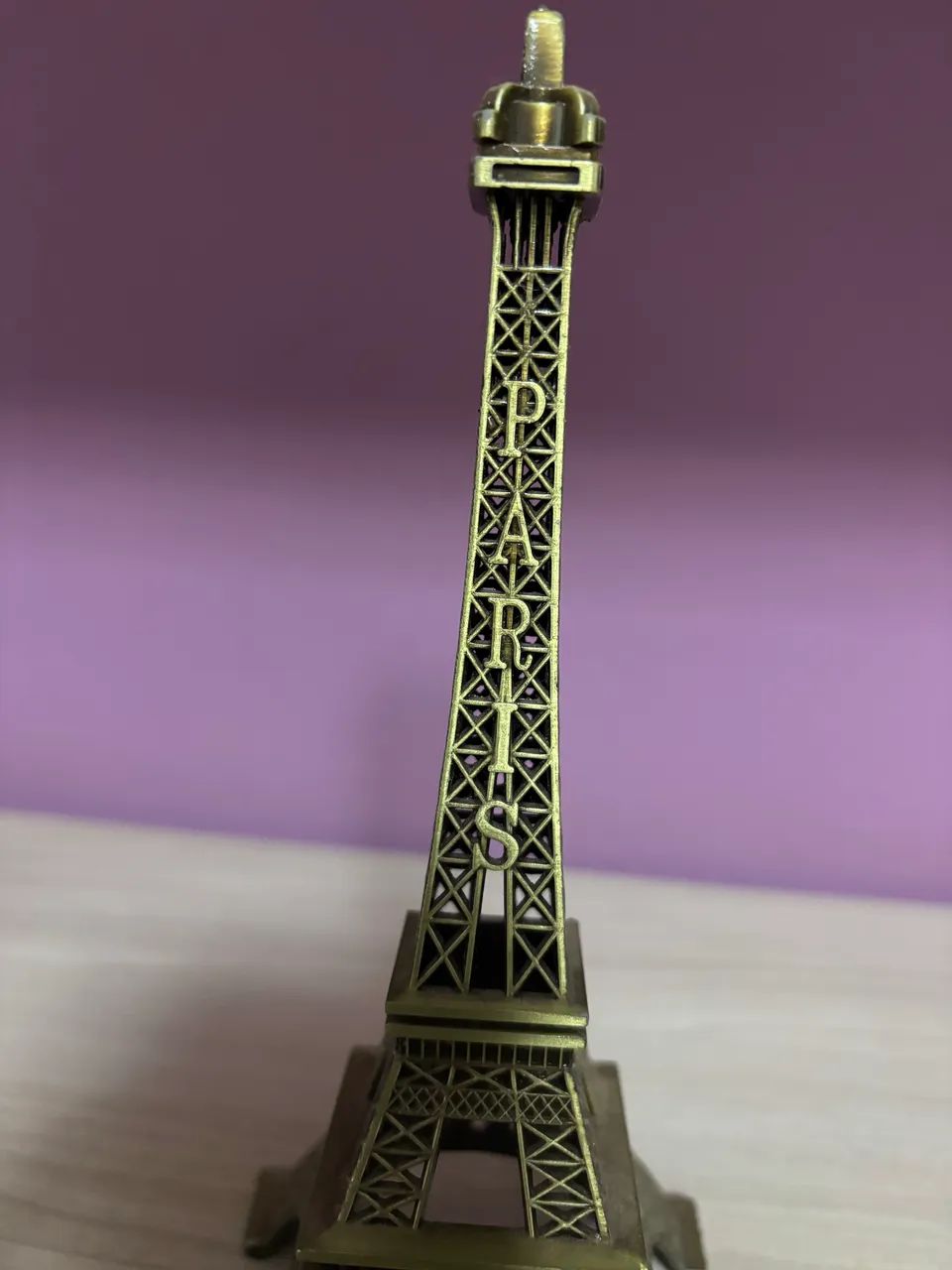Torre Eiffel miniatura comprada em Paris nova - Foto 2