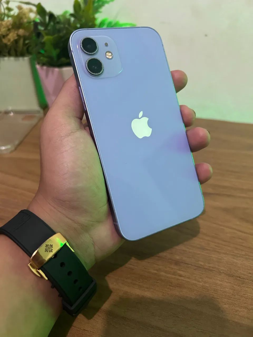 iPhone 12 roxo