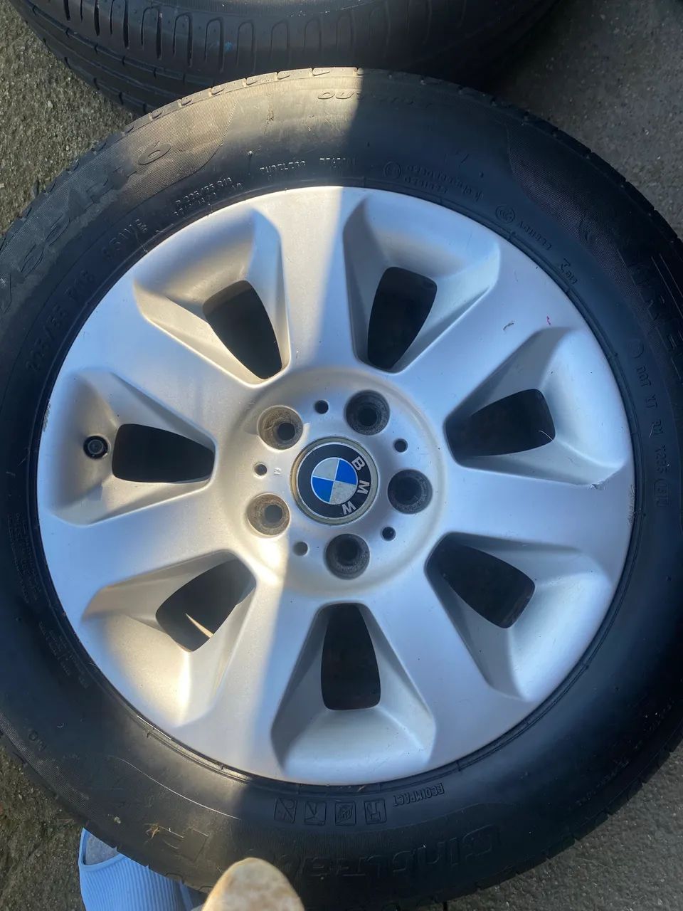Vendo jogo de rodas com pneus aro 16BMW 225/55 - Foto 5