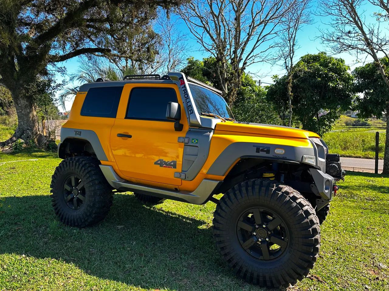 Troller T-4 2015
