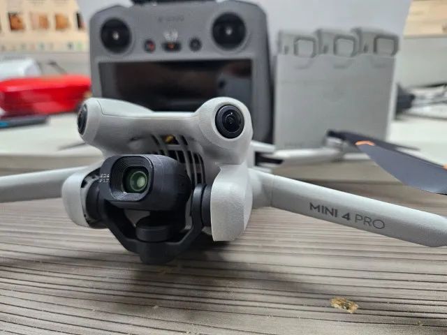 Drone DJI Mini 4 Pro Completo, controle com Tela e 3 Baterias. - Foto 3