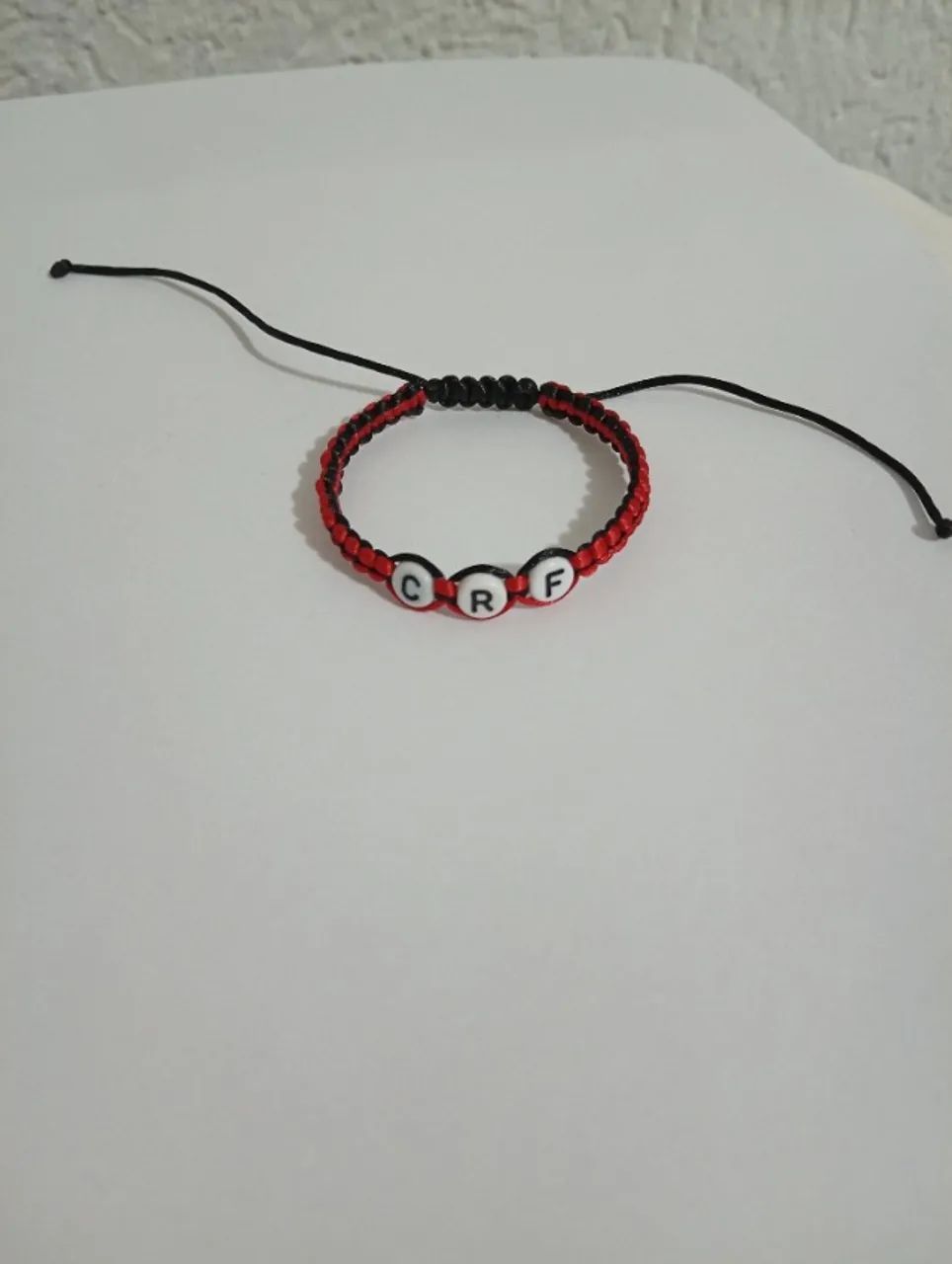 Pulseira em macramê Flamengo - artesanal e ajustável - Foto 2