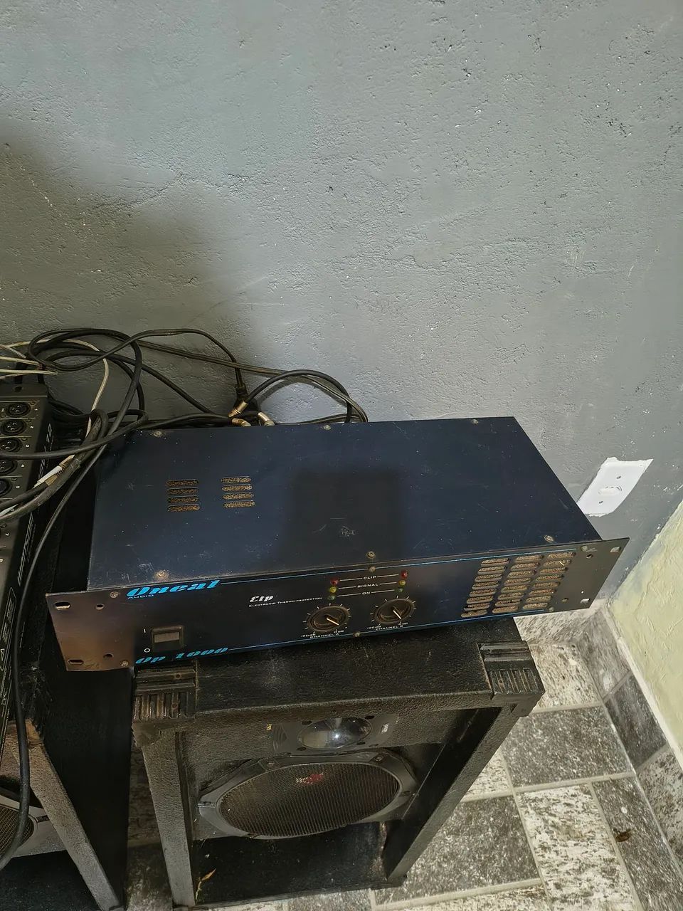 Mesa com potência e caixa de som - Foto 2