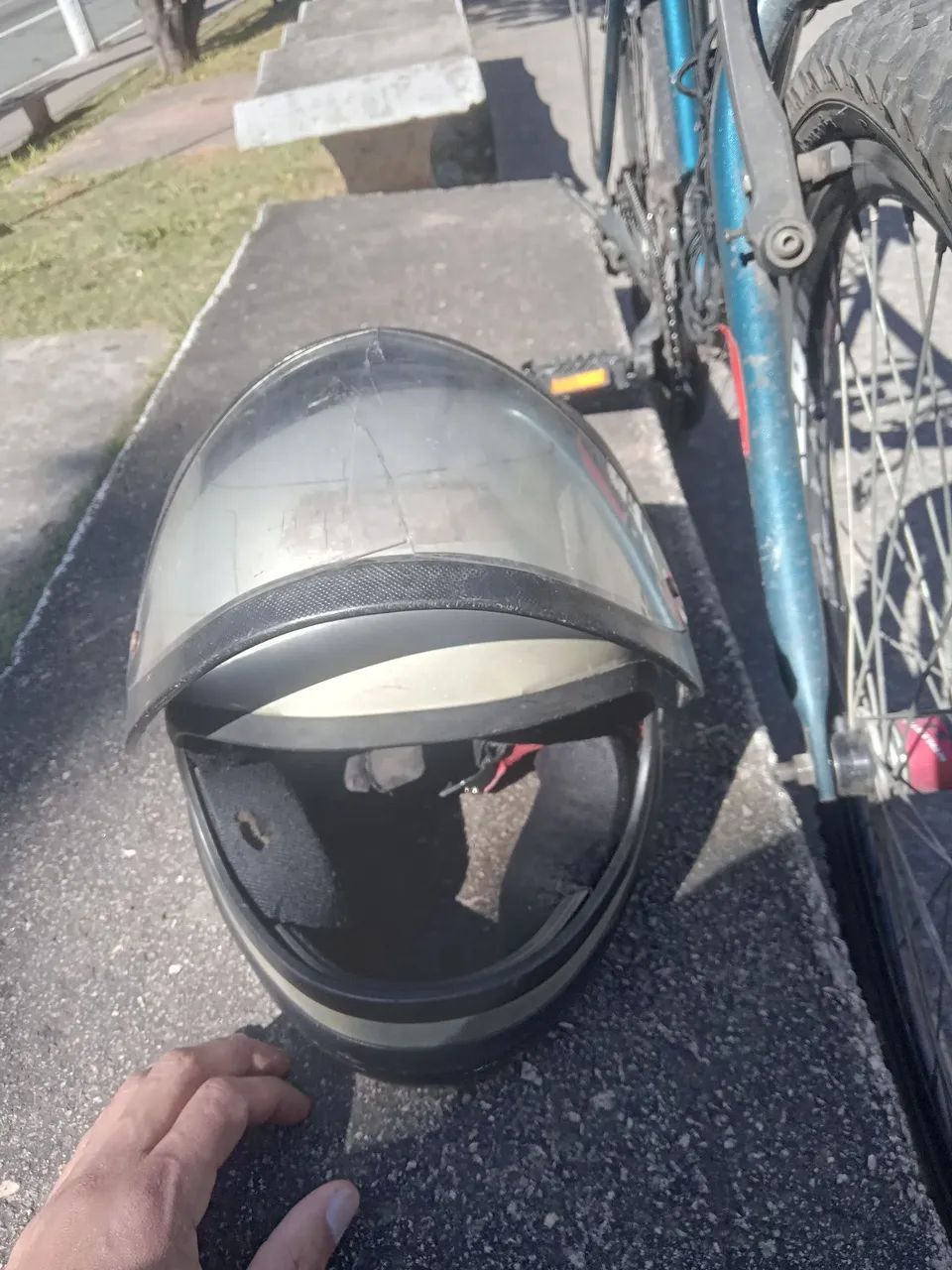 Capacete fechado tamanho 56 - Foto 2