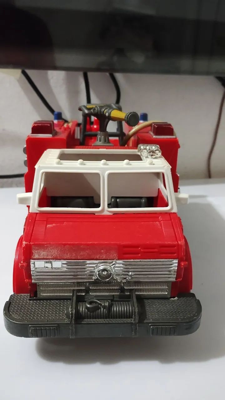 Carinho de bombeiros antigo 