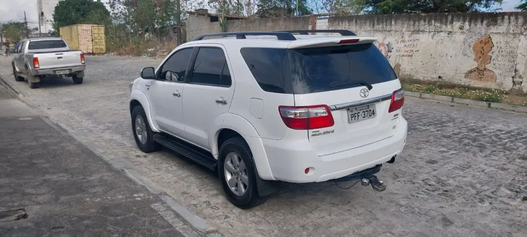 Toyota Hilux SW4 SRV D4-d 4X4 3.0 TDI Dies. AUT 2011 - Foto 3