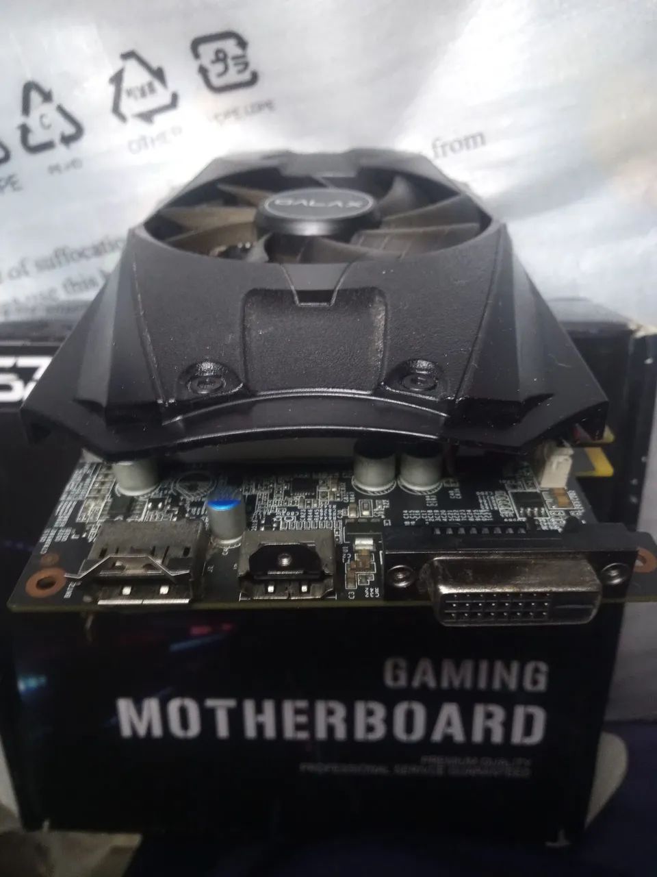Placa de Vídeo GeForce GTX 1050 Ti 4GB OC DDR5 128Bits 50IQH8DSN8OC - Galax - Foto 3