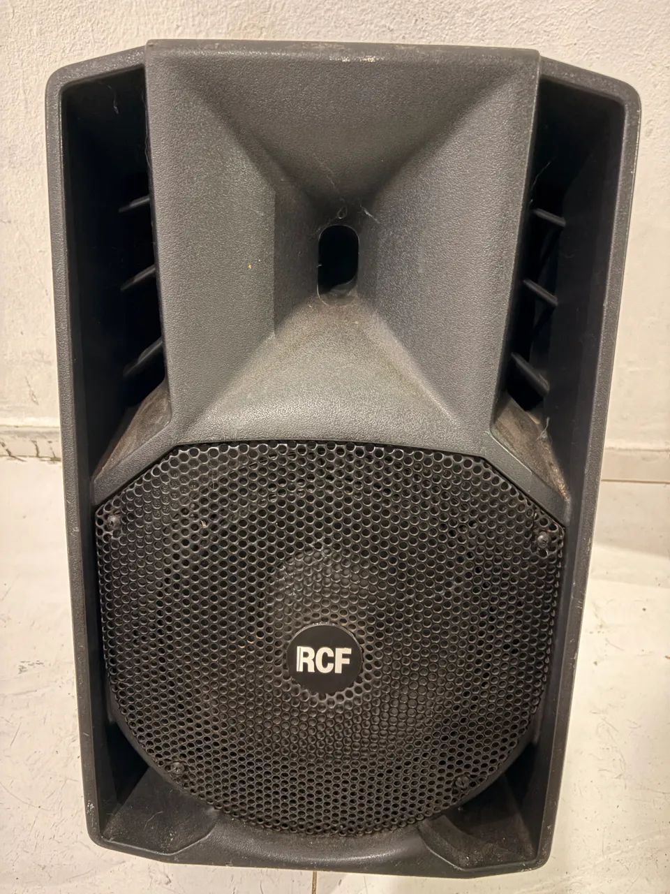 Caixa de som RCF Art 710
