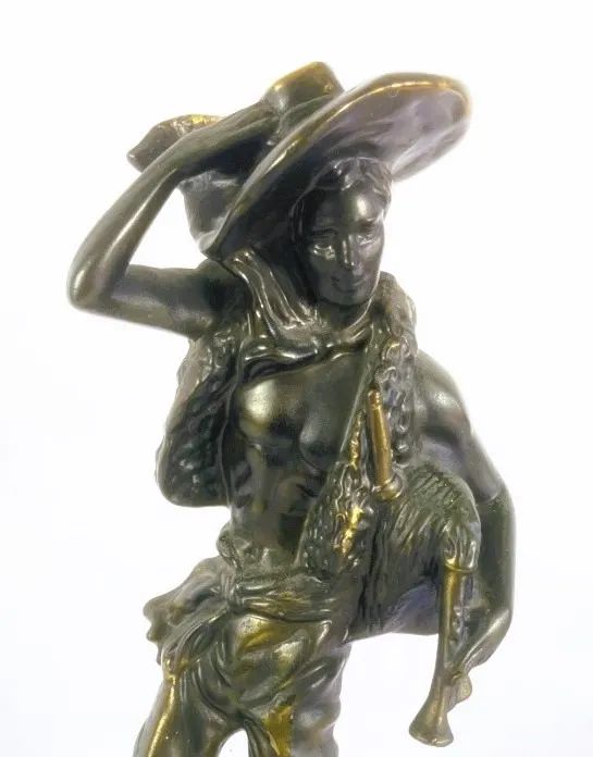 Grande Escultura Metal patinado representando Camponês e seu cachorro ao gosto europeu - Foto 5