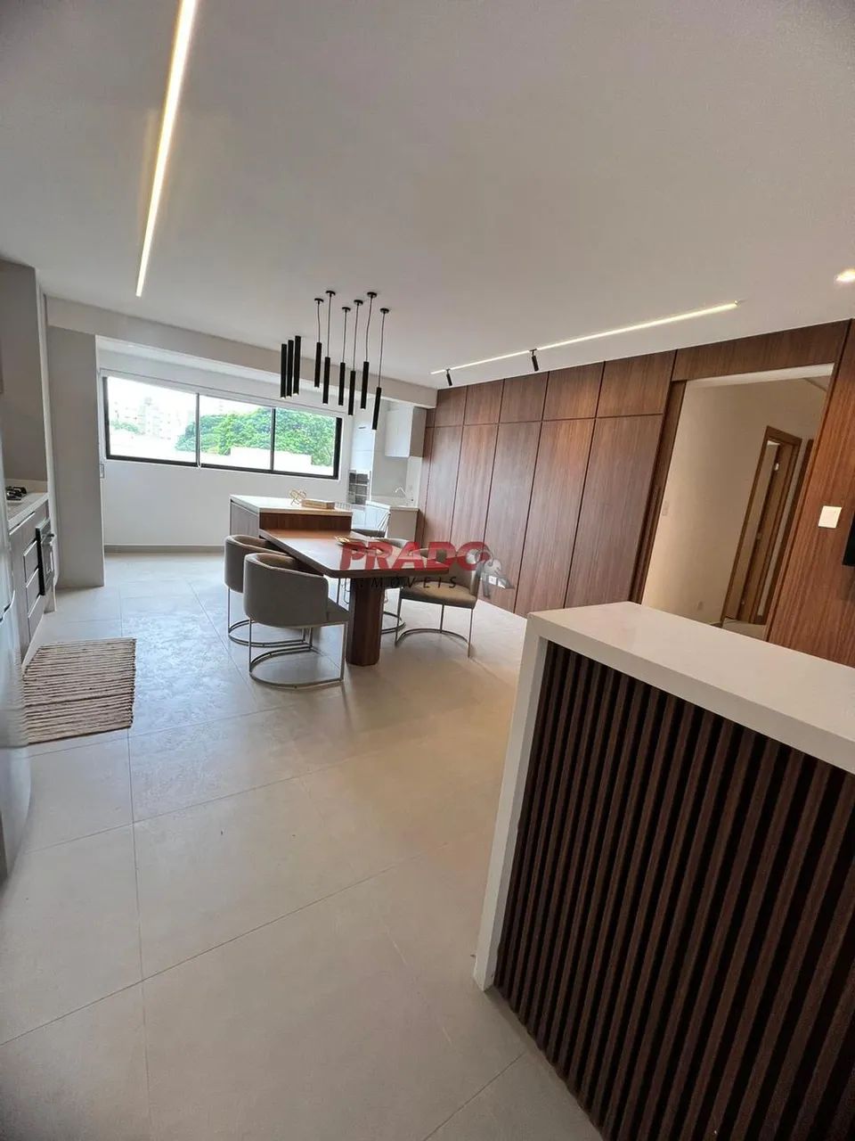 Apartamento à venda em Maringá, Zona 07, com 1 suíte, com 75 m²