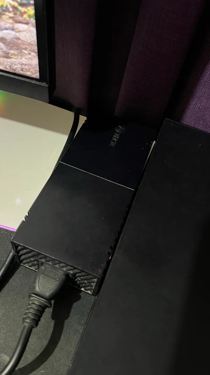 Xbox One 1Tb com caixa funcionando perfeitamente