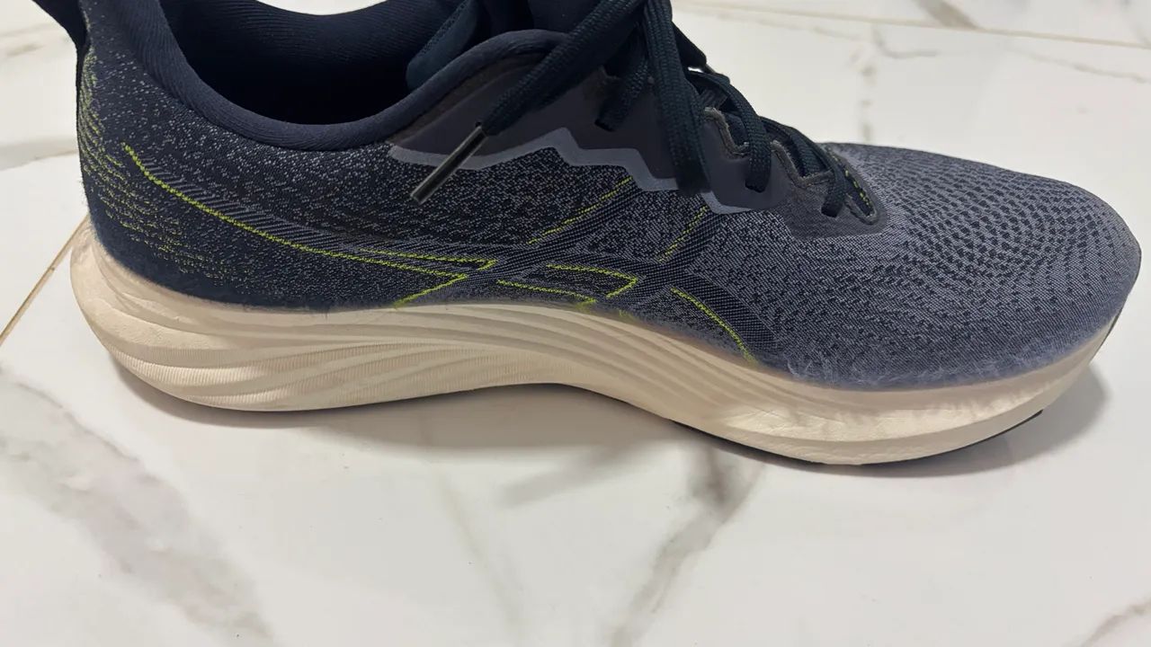 Tênis Asics 43 novíssimo