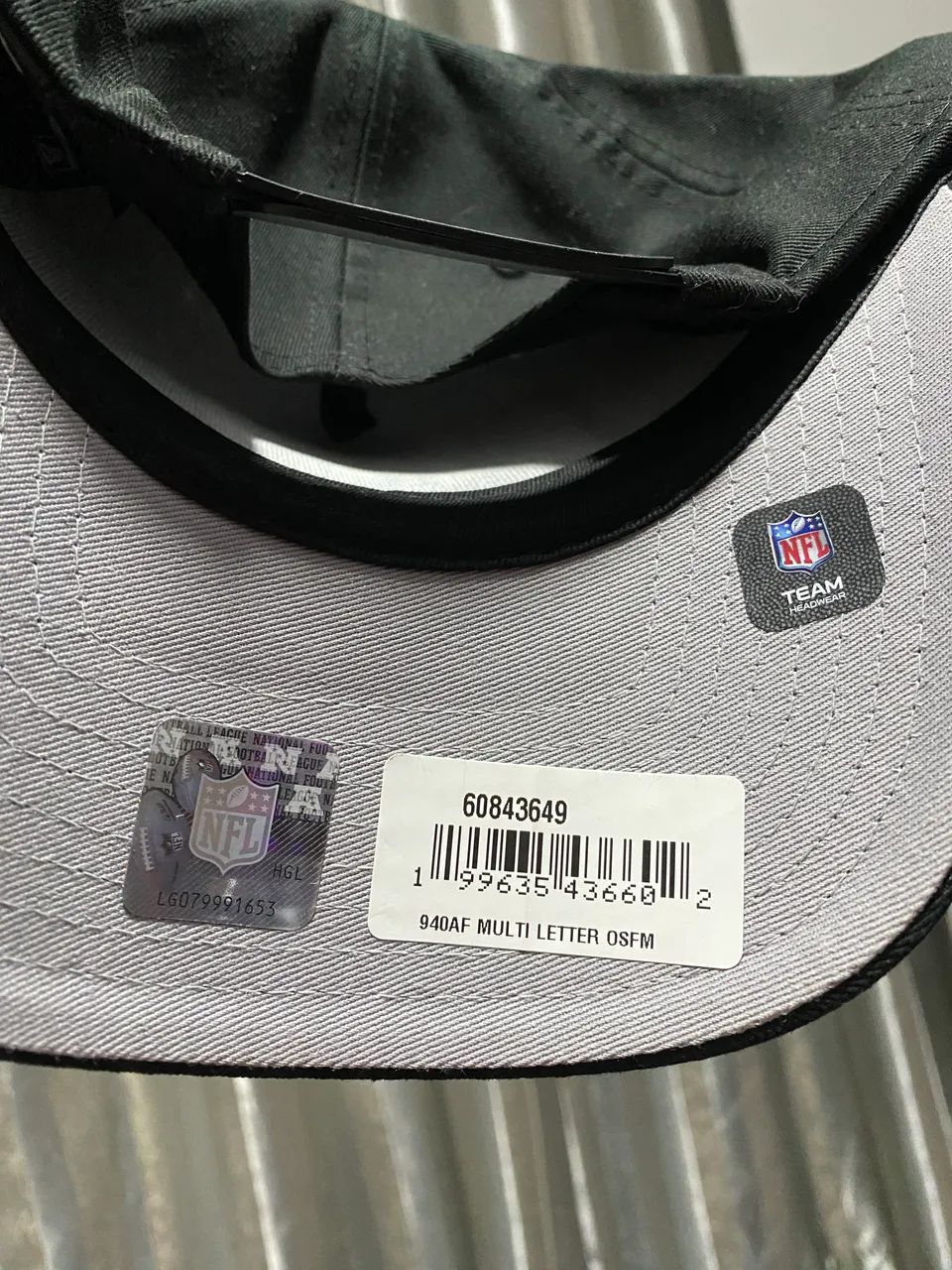 boné oficial da new era com colaboração oficial com a Raiders. - Foto 5