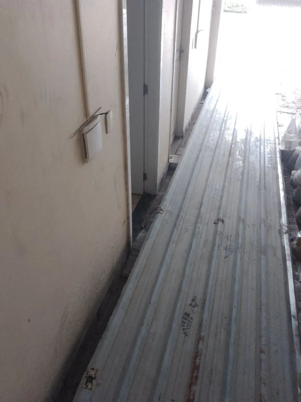 Telhas galvalume em bom estado para uso