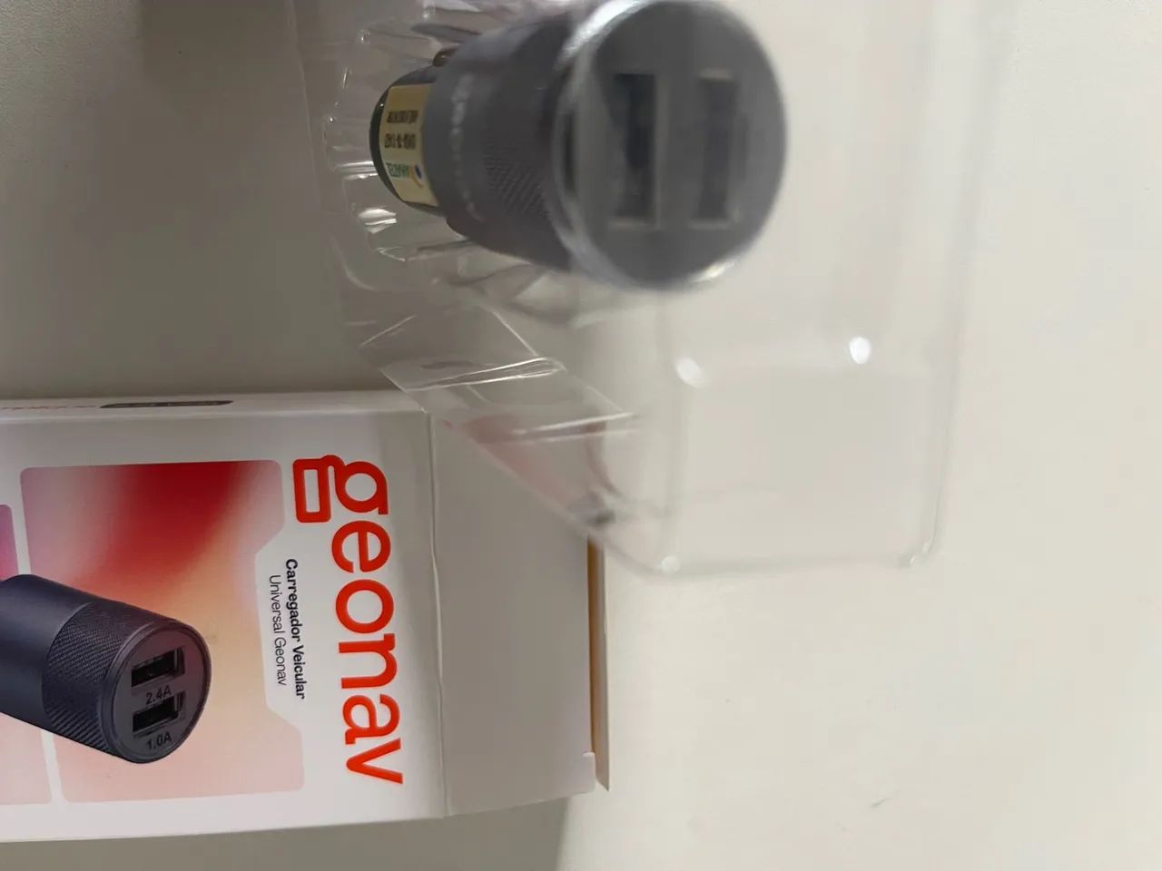 Carregador veicular universal com 2 entradas USB novo  - Foto 4