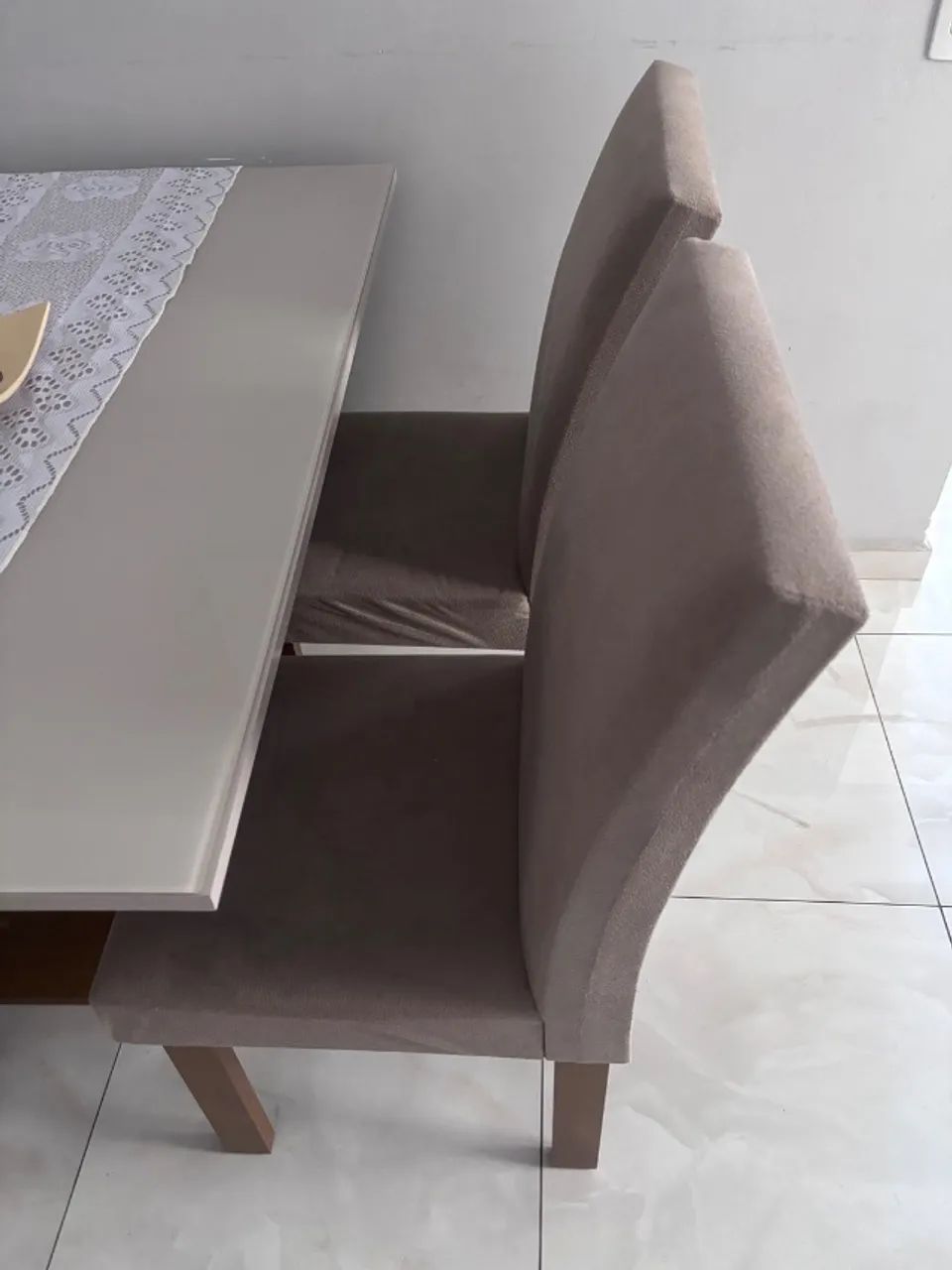 Mesa de jantar com tampo de vidro e 4 cadeiras  - Foto 4