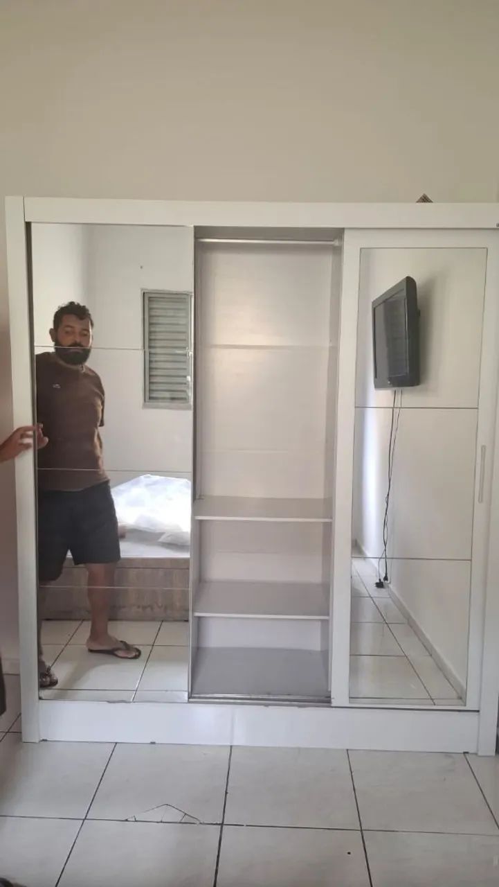 Guarda roupa de solteiro com espelho - Foto 3