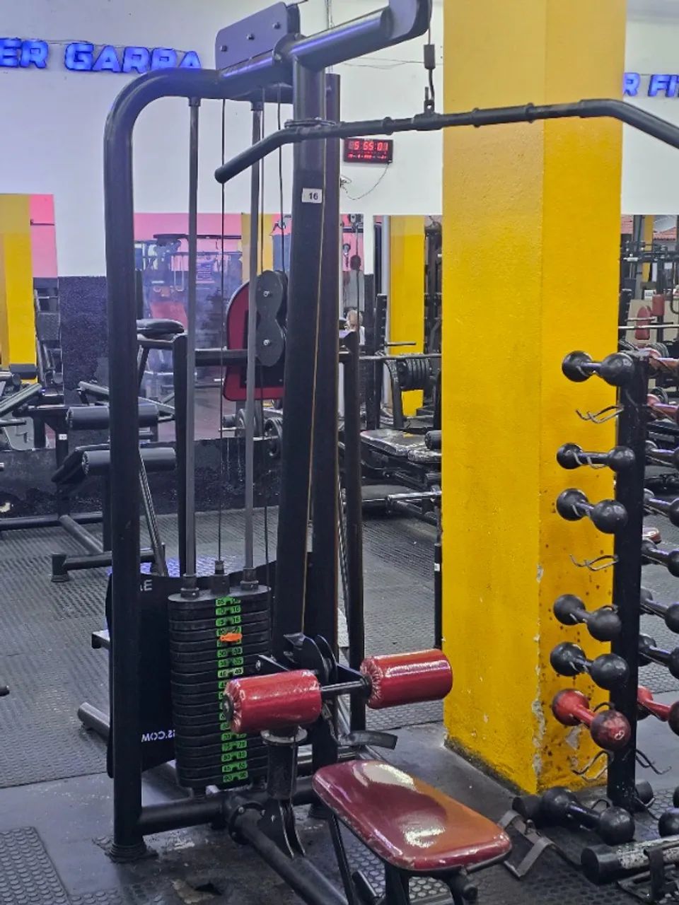 Musculação- Pulley Costas pegada alta e remada baixa. - Foto 3