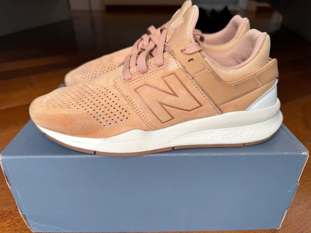 New Balance 247 Bege  - Foto 2