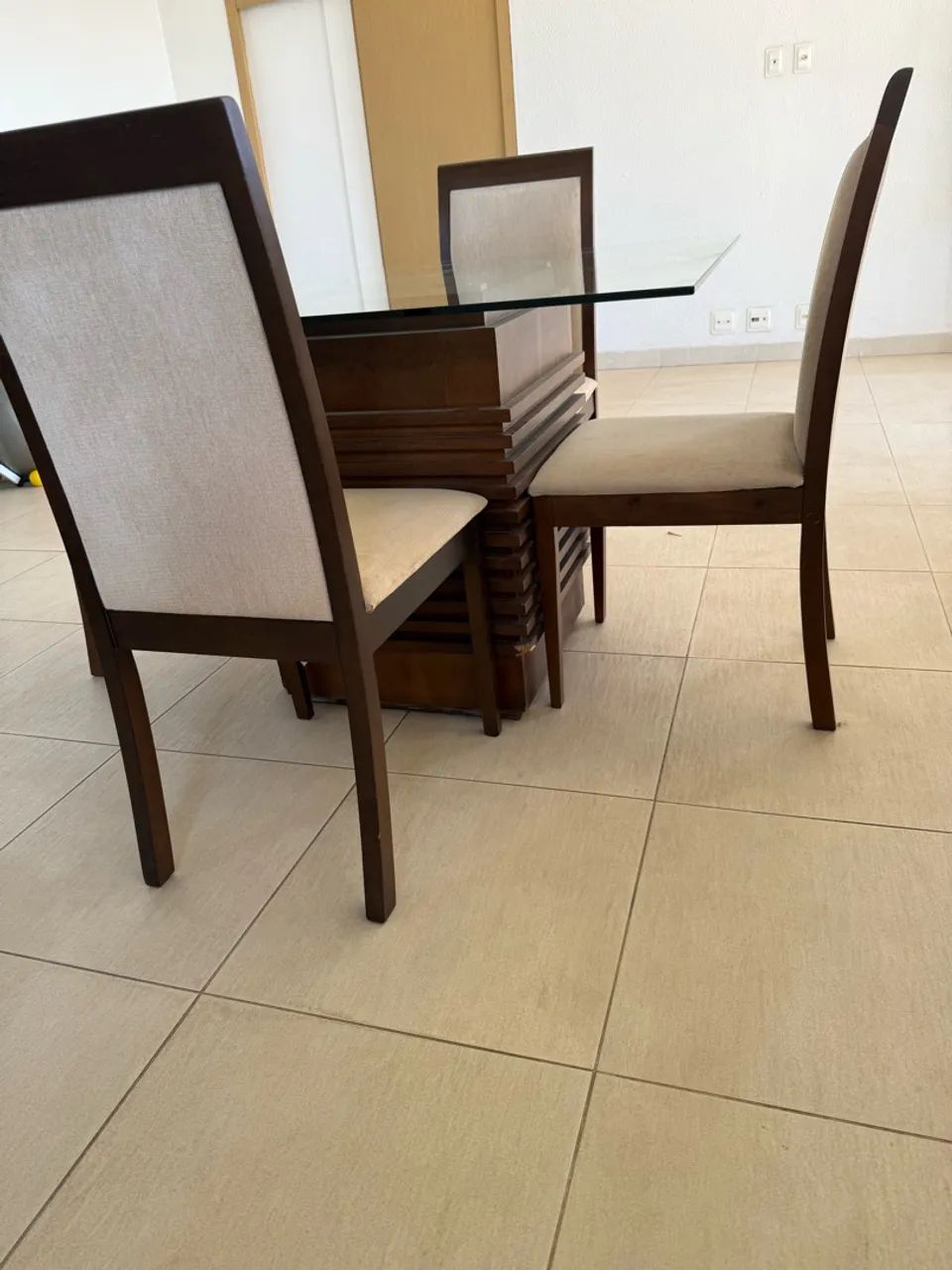 Mesa de jantar com base em madeira e tampo de video - Foto 3
