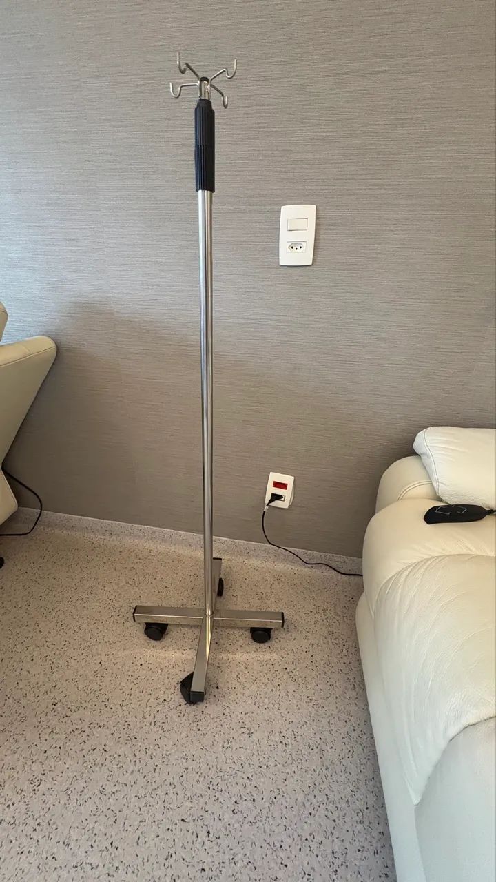 Suporte para soro / soroterapia 