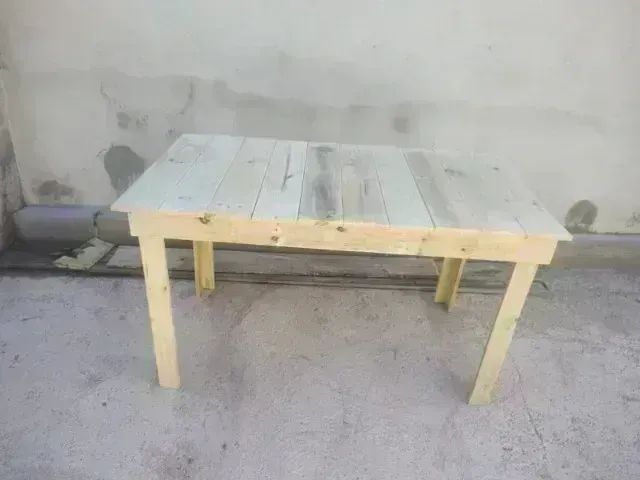 Mesa de Madeira Reforçada - Muito Resistente
