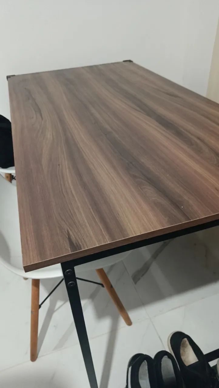Mesa estilo industrial em bom estado com banco e 2 cadeiras  - Foto 5