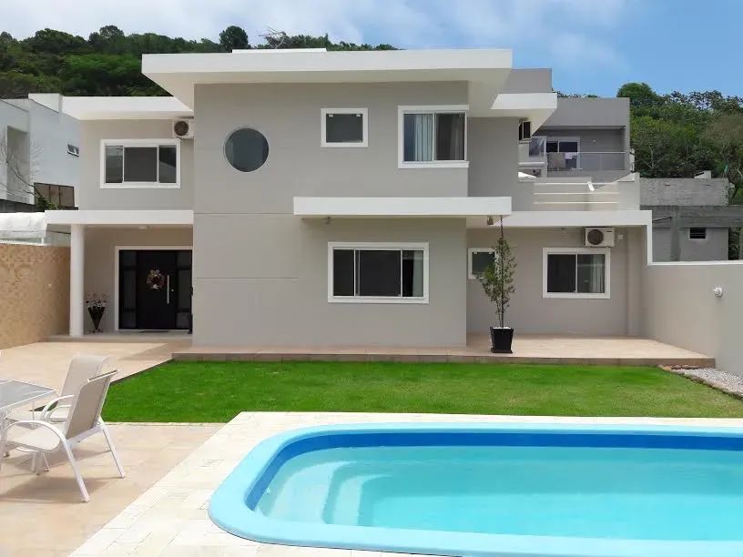 Casa com piscina em Praia de Canasvieiras Florianópolis
