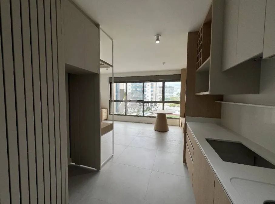 D/NEX 411B - STUDIO SEMIMOBILIADO - ESTREITO - FLORIANÓPOLIS