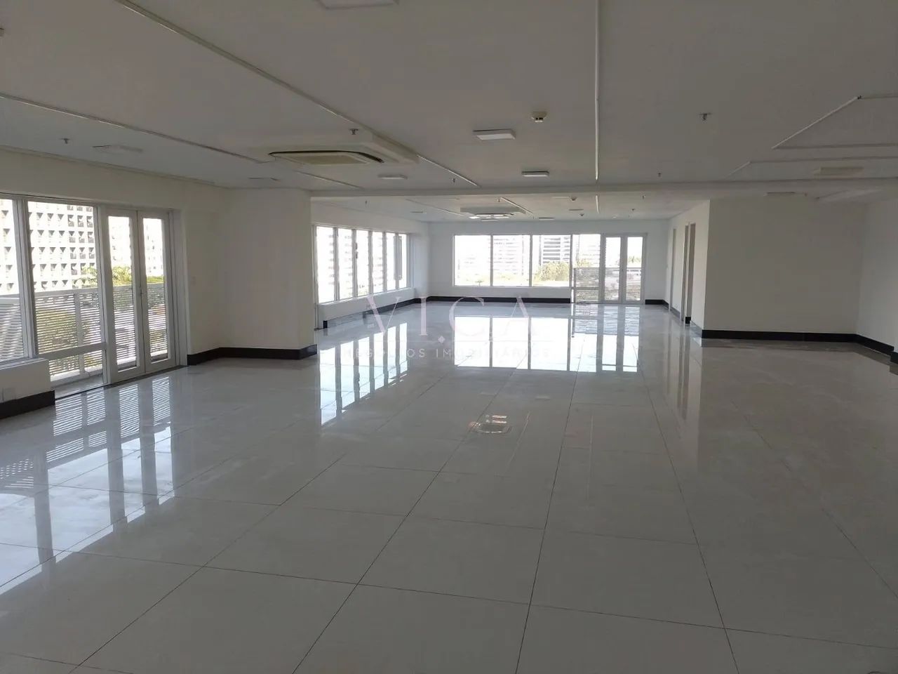 Edifício Quebec Alphaville | Sala 200m², 4 Vagas, 3 Banheiros | R$ 13.000