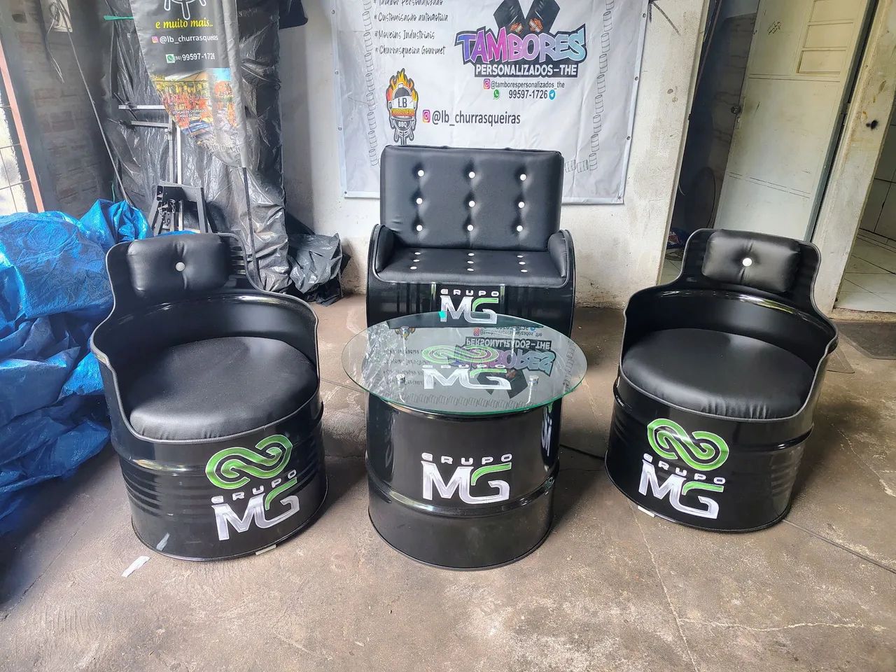 Conjunto de mesa , sofá e  poltronas de tambor 200 litros  - Foto 2