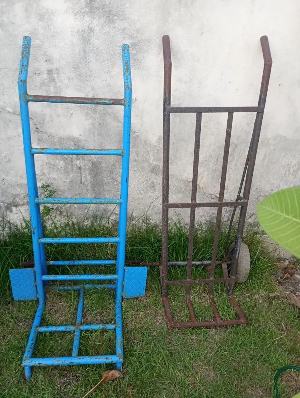 2 CARRINHOS de ferro para entregas - Foto 3