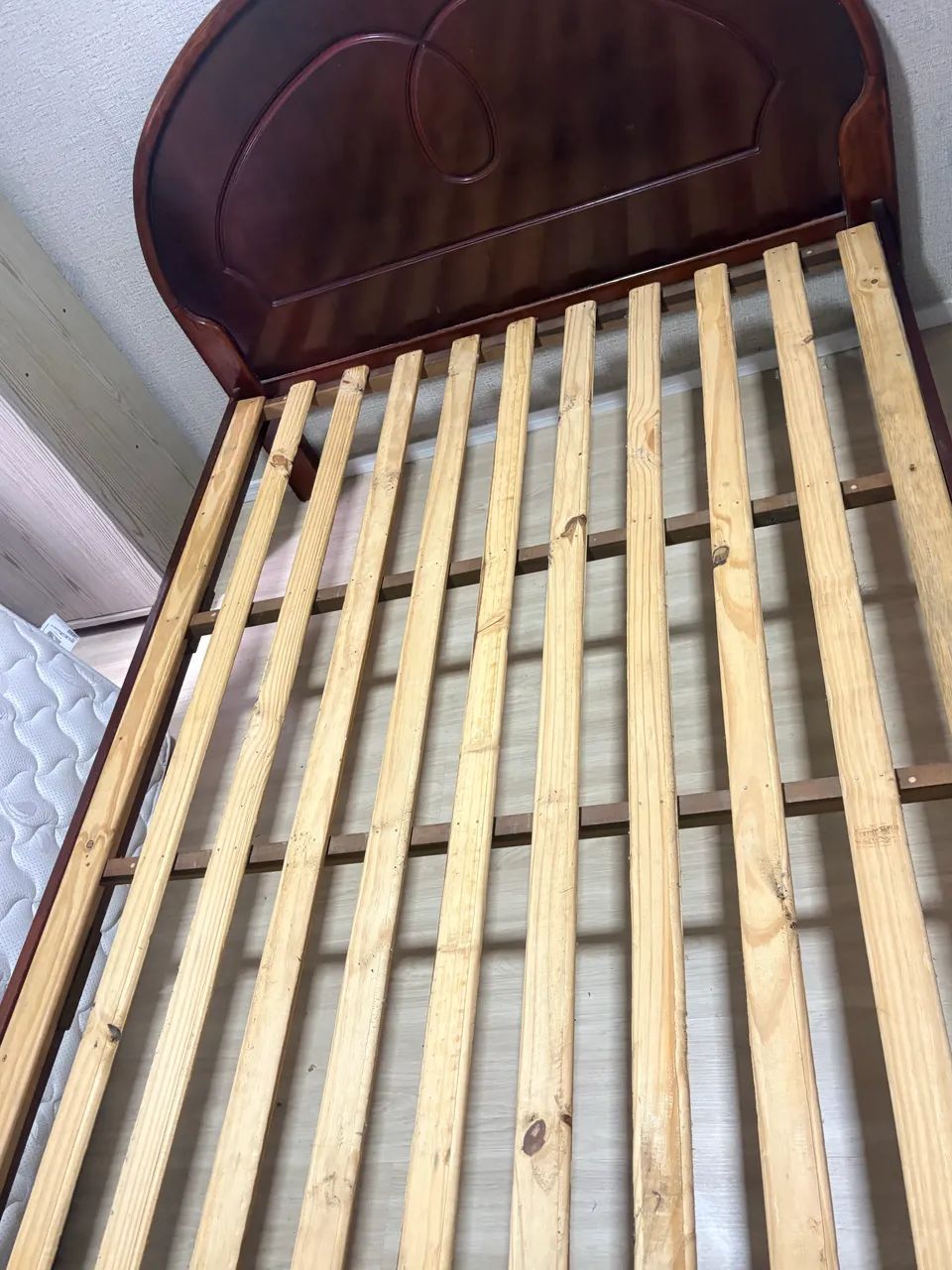 Cama de madeira maciça  - Foto 4