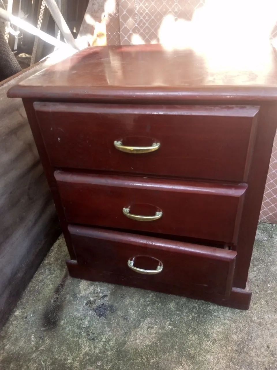 Vendo 2 criado mudo de madeira antigo para saí agora  - Foto 4