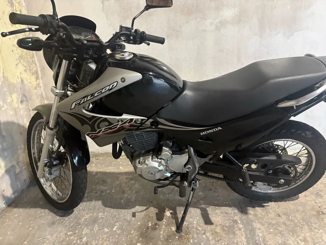 Falcon 2006 preta 