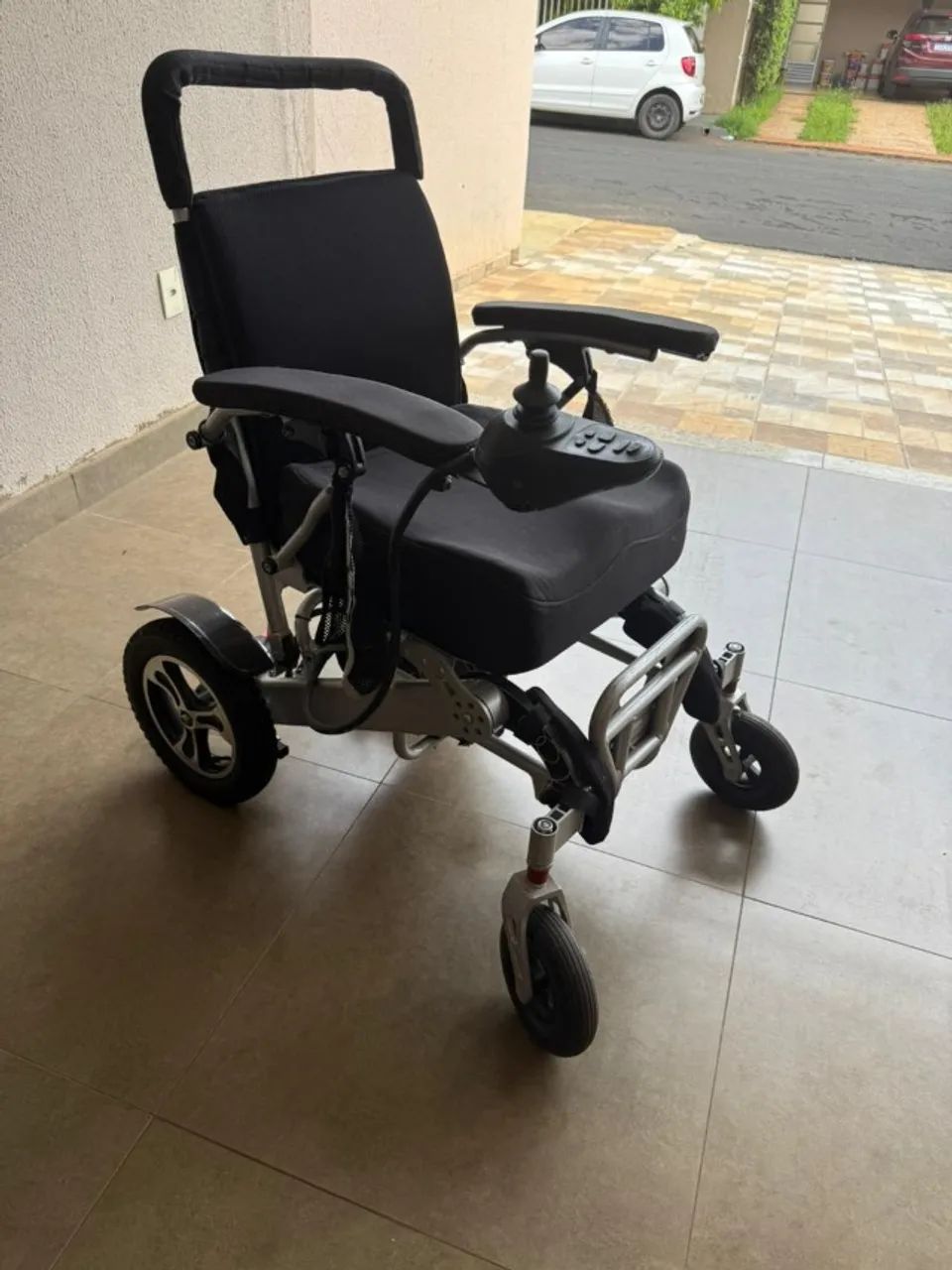 CADEIRA DE RODAS ELÉTRICA COM FECHAMENTO AUTOMÁTICO - Foto 2