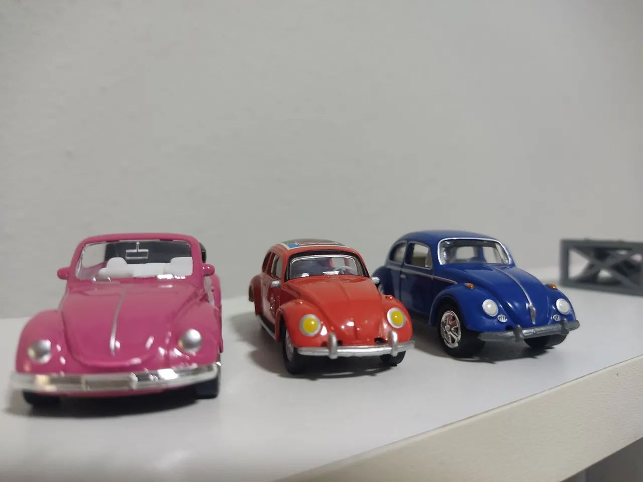 LOTE COM TRÊS MINIATURA VW FUSCA  - Foto 5