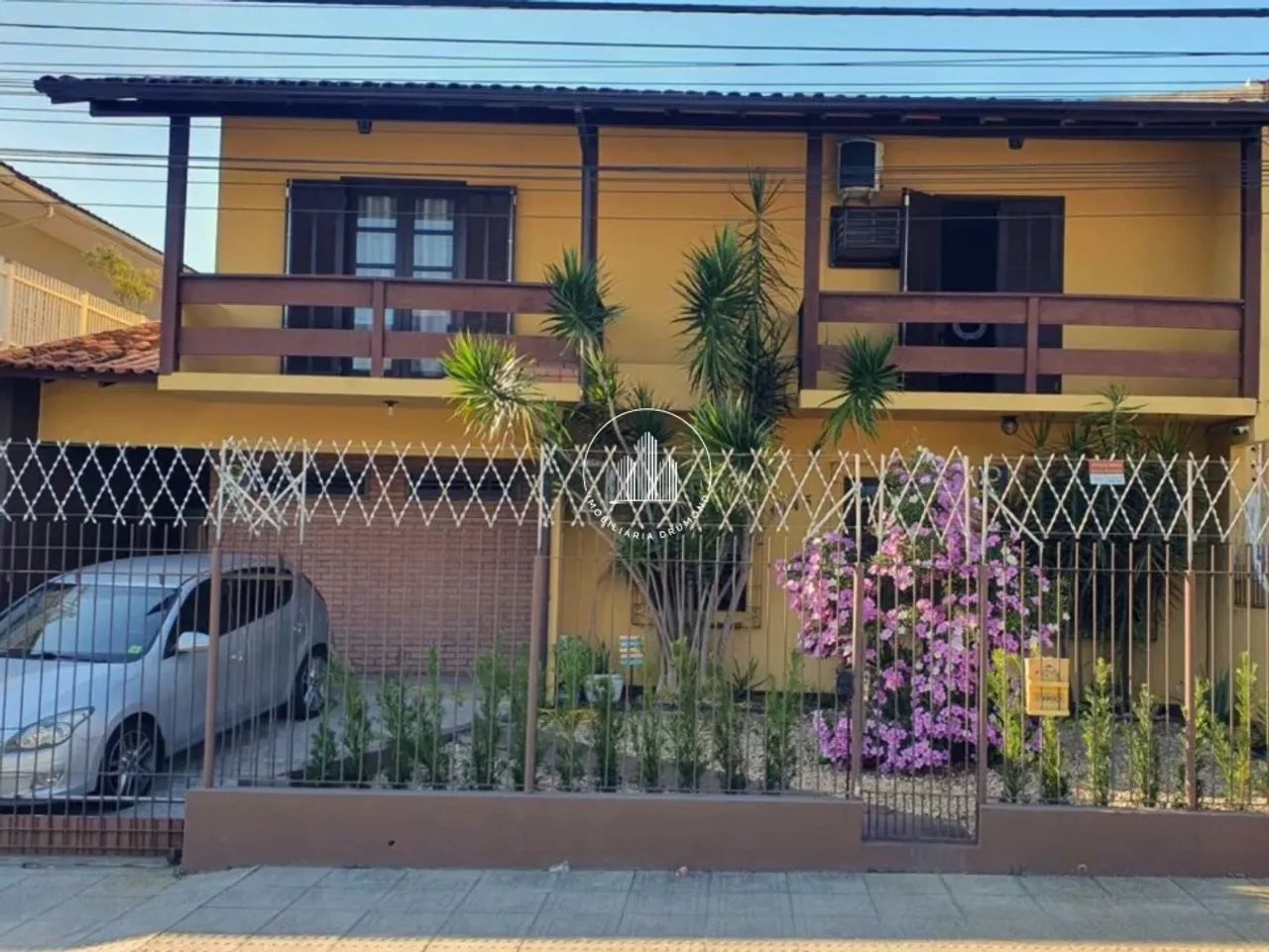 Casa com 4 quartos sendo 2 suítes no Jardim Atlântico