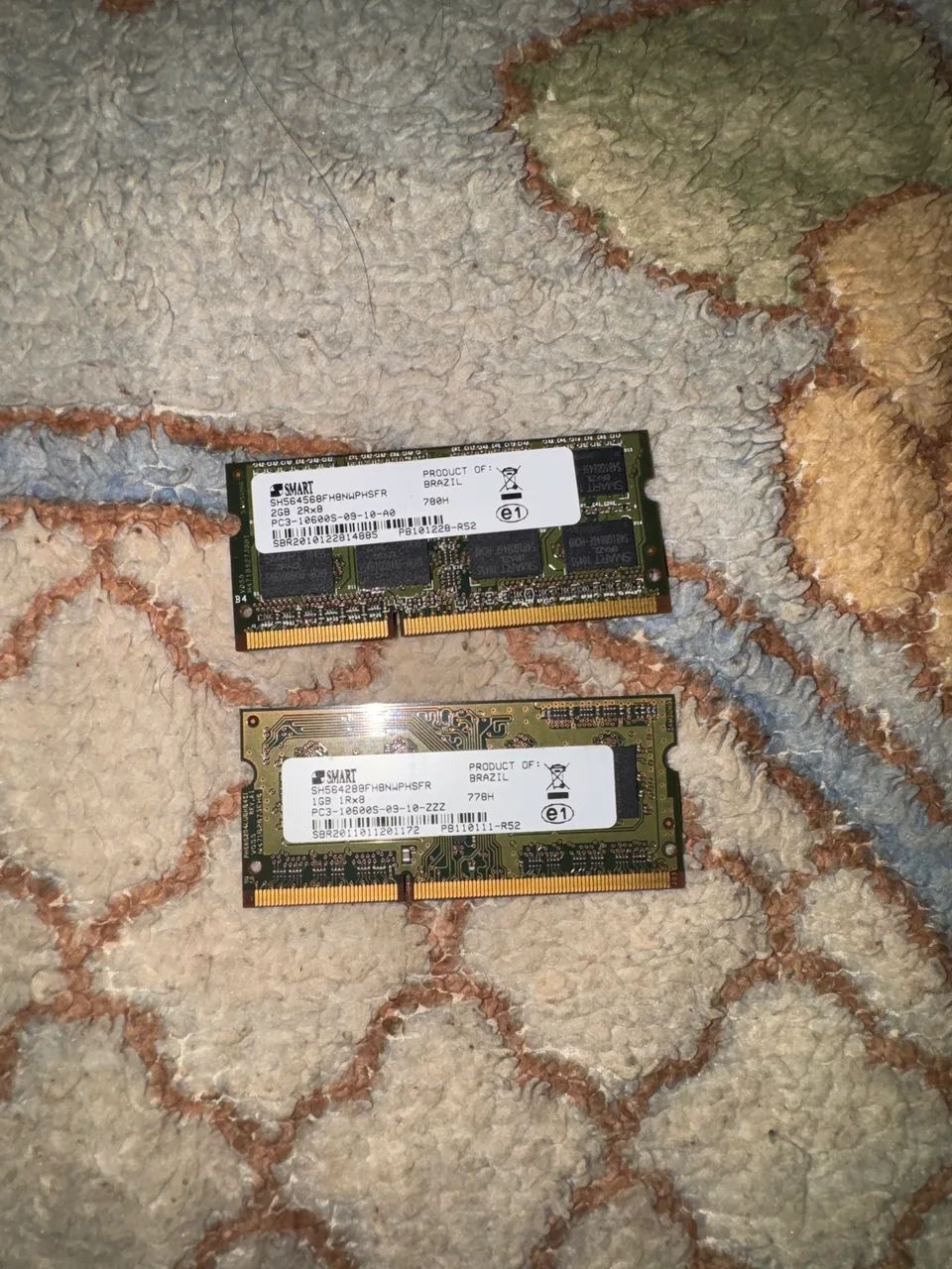 VENDO DUAS MEMÓRIAS RAM DE NOTEBOOK UMA DE 1GB E OUTRA DE 2GB