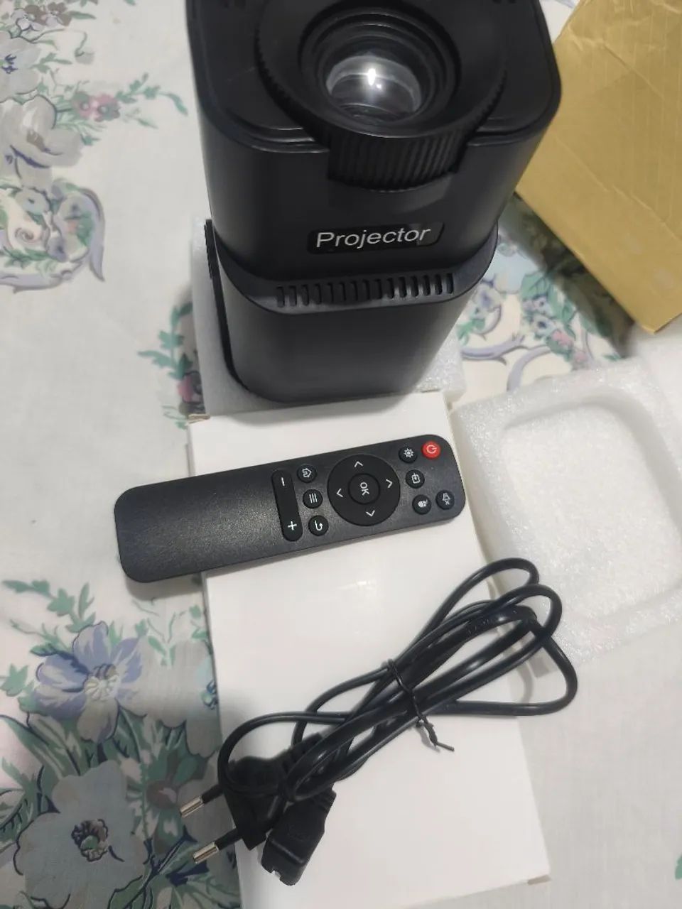 Projetor portátil 4K  - Foto 4
