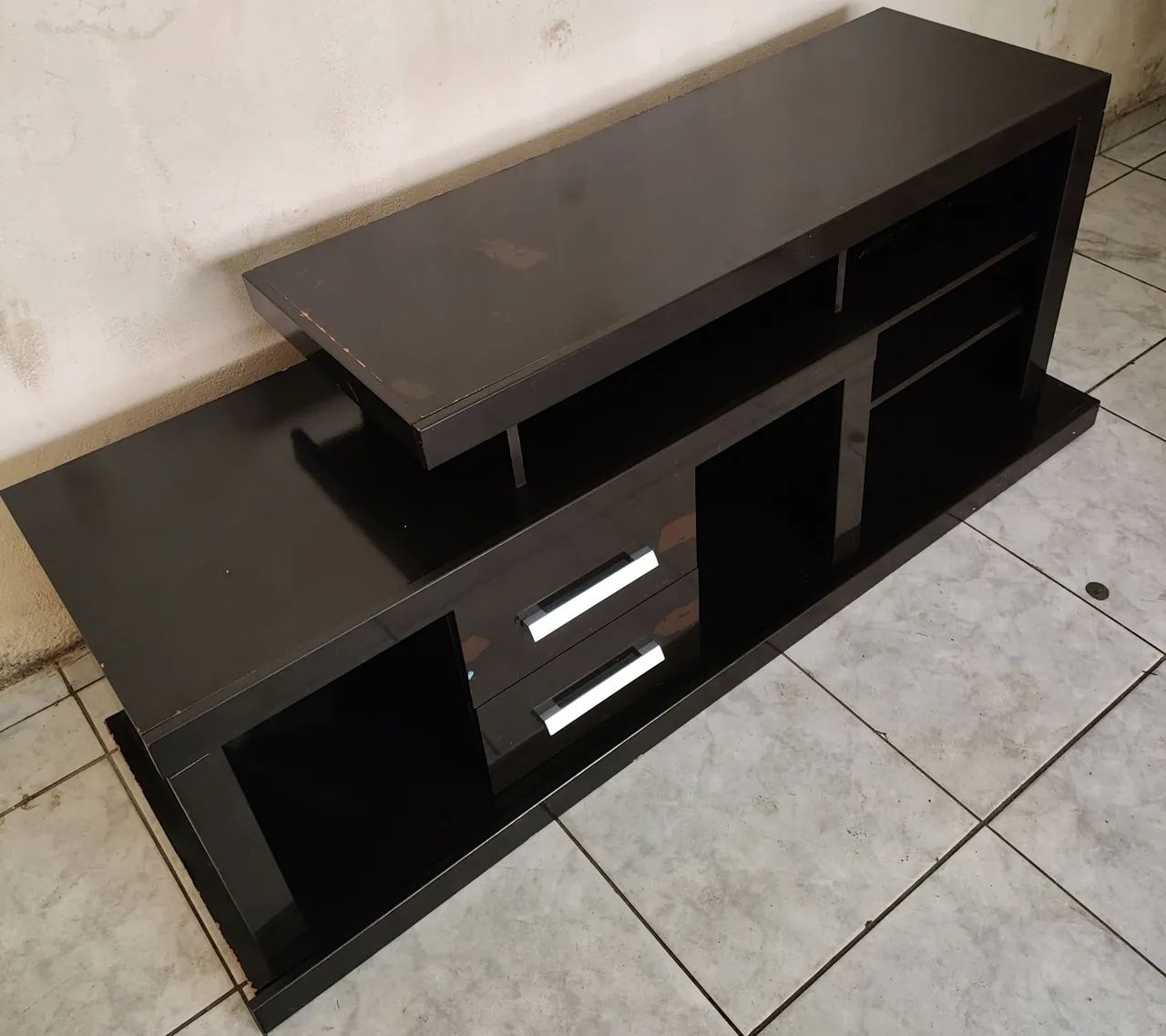 Rack para TV marrom escuro com gavetas e nichos - ótimo estado - Foto 2